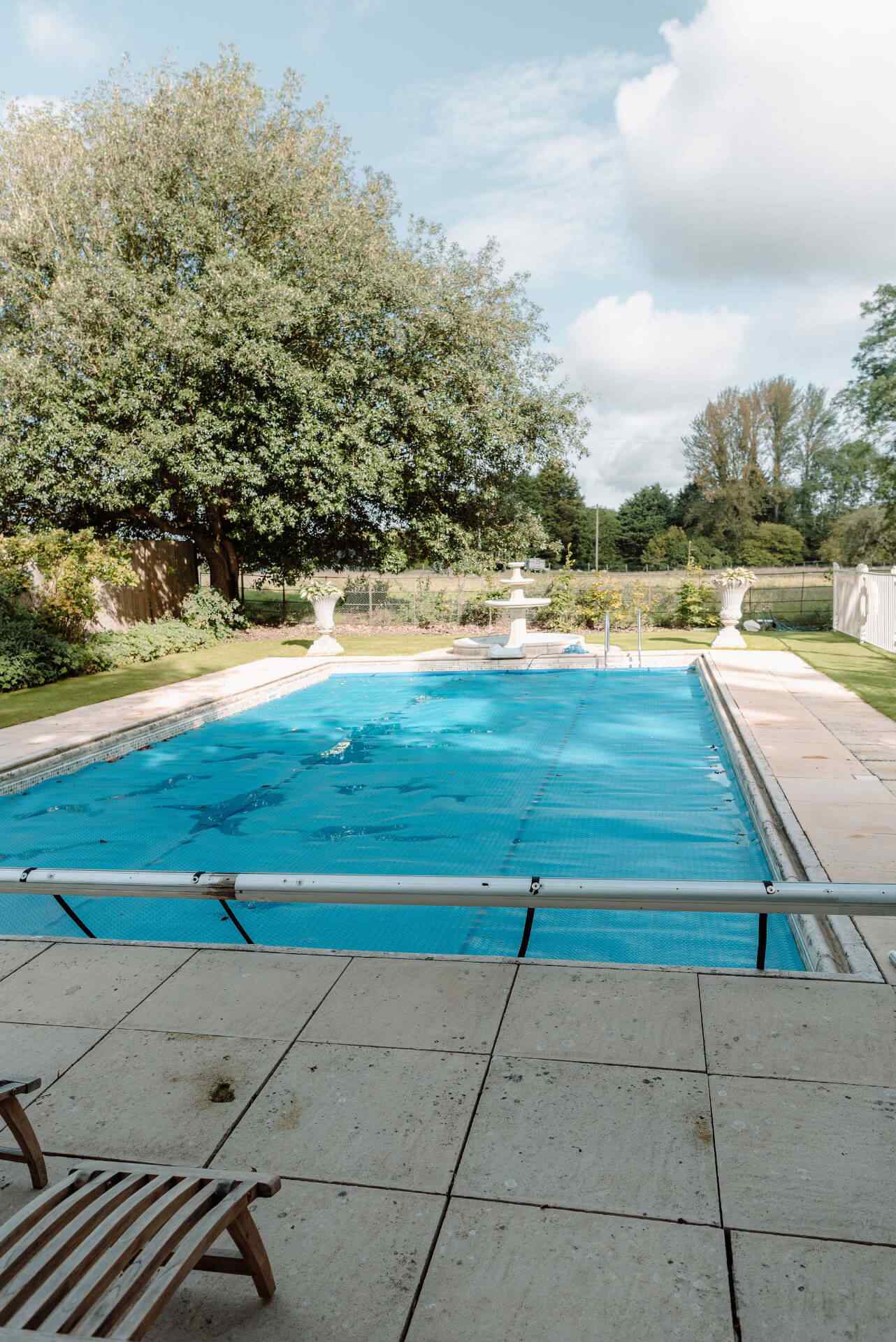 Outdoor swimming pool photoshoot and filming location